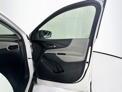 Used 2022 Chevrolet Equinox LS w/ LS Convenience Package FWD image 29