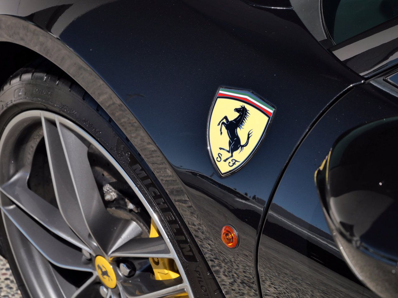 Used 2018 Ferrari 488 Spider RWD image 8