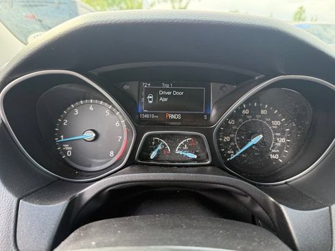 Used 2018 Ford Focus SEL w/ Cold Weather Package FWD image 9