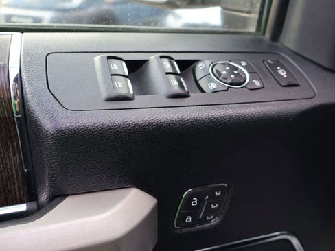 Used 2020 Ford F250 Lariat w/ Lariat Ultimate Package AWD/4WD image 11