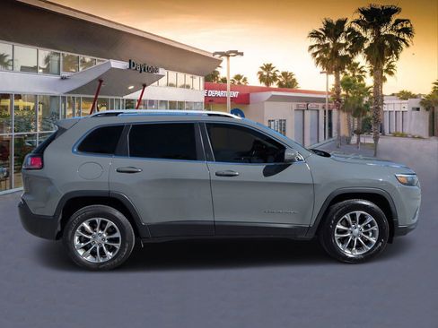 Used 2021 Jeep Cherokee Latitude Lux w/ Sun & Sound Group image 2
