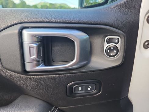 Used 2020 Jeep Gladiator Overland AWD/4WD image 12