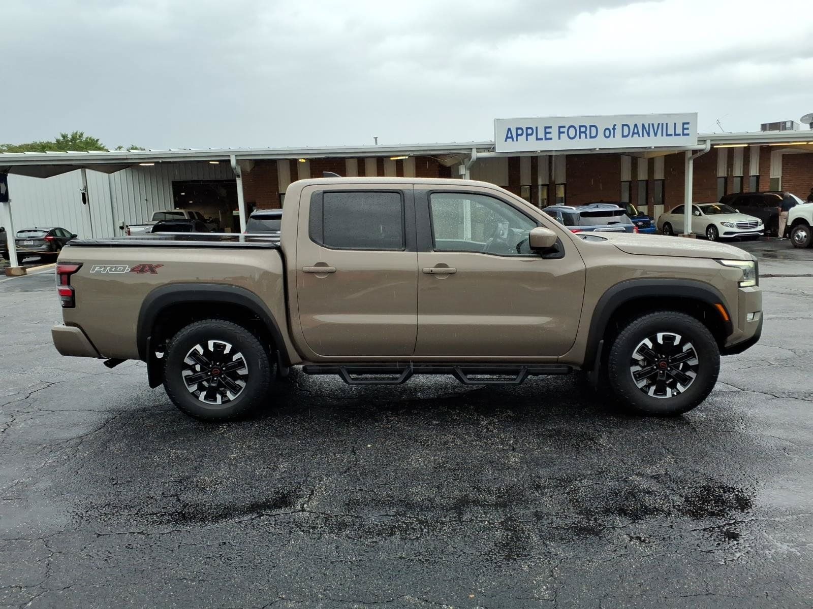 Used 2022 Nissan Frontier PRO-4X w/ Off-Road Protection Package AWD/4WD image 9