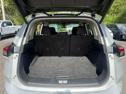 Used 2025 Nissan Rogue SV FWD image 8