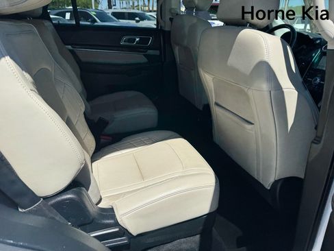 Used 2017 Ford Explorer Platinum AWD/4WD image 29