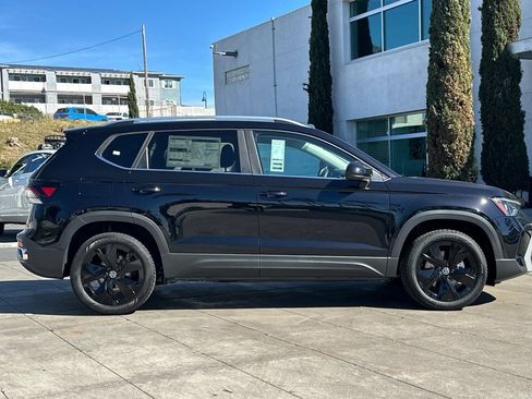 New 2026 Volkswagen Taos SE FWD image 4