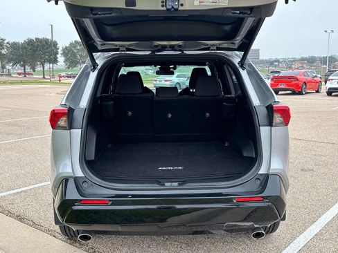 Used 2022 Toyota RAV4 SE image 8
