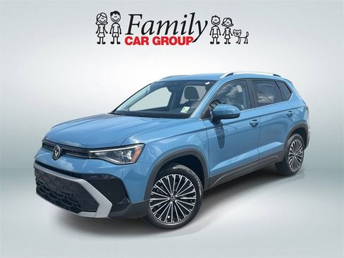 New 2025 Volkswagen Taos SE FWD image 1