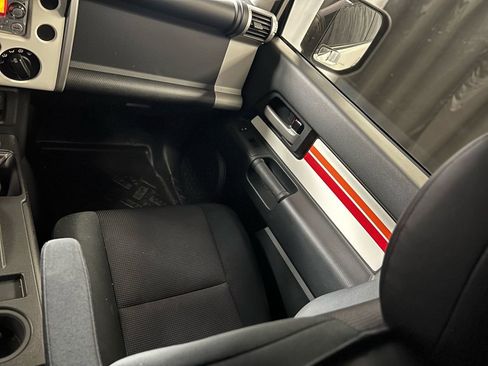 Used 2014 Toyota FJ Cruiser 4WD image 19