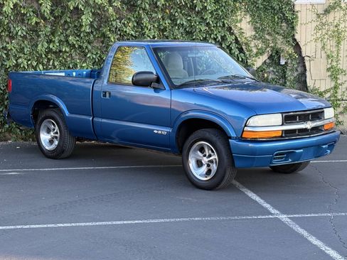 Used 2000 Chevrolet S10 Pickup LS w/ Preferred Equipment Group RWD image 3