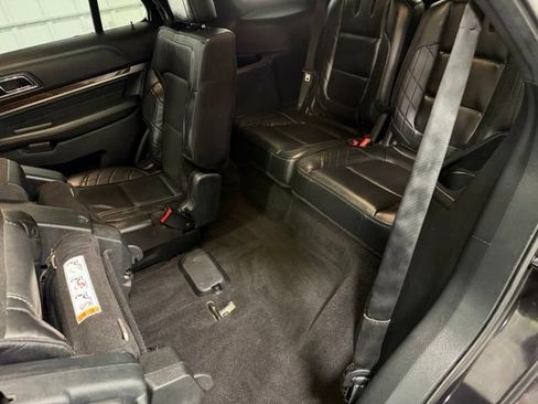 Used 2019 Ford Explorer Platinum AWD/4WD image 12
