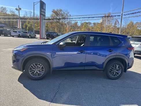 Used 2023 Nissan Rogue S image 8