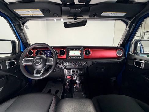 Used 2023 Jeep Wrangler Unlimited Rubicon AWD/4WD image 9