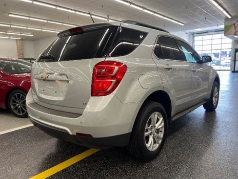Used 2017 Chevrolet Equinox LT w/ Convenience Package FWD image 4