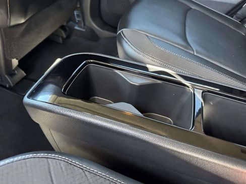 Used 2025 Nissan Pathfinder SL w/ SL Premium Package image 12