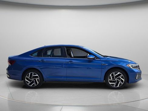 Certified 2022 Volkswagen Jetta SEL FWD image 4