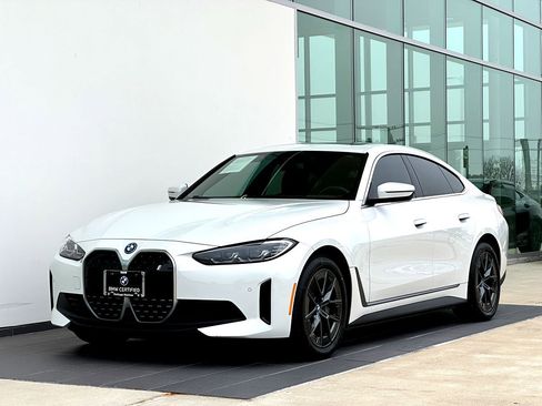 Certified 2023 BMW i4 eDrive35 w/ Premium Package image 9