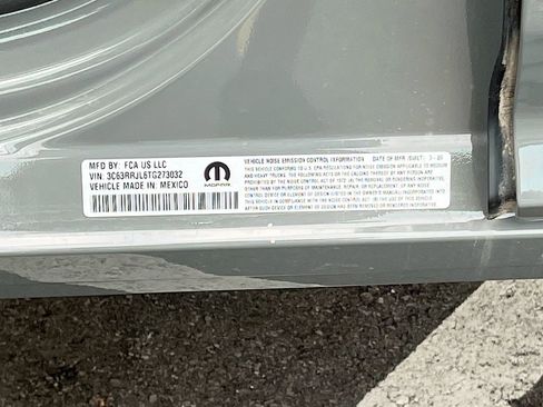 New 2026 RAM 3500 Laramie AWD/4WD image 33