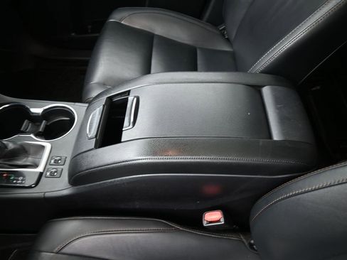 Used 2019 Toyota Highlander XLE image 31