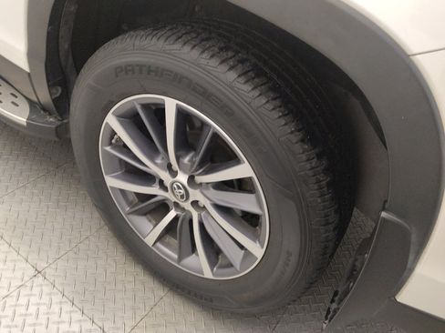 Used 2019 Toyota Highlander XLE FWD image 31