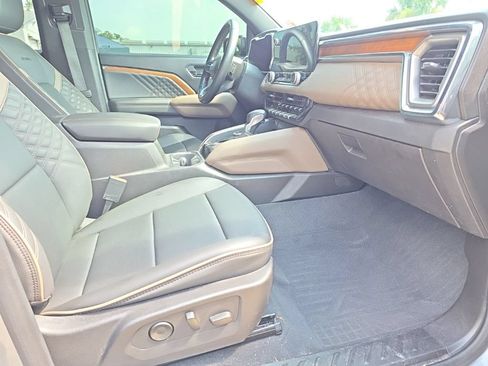 Used 2024 GMC Canyon Denali AWD/4WD image 6