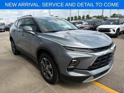 Used 2025 Chevrolet Blazer LT w/ Convenience Package FWD image 3