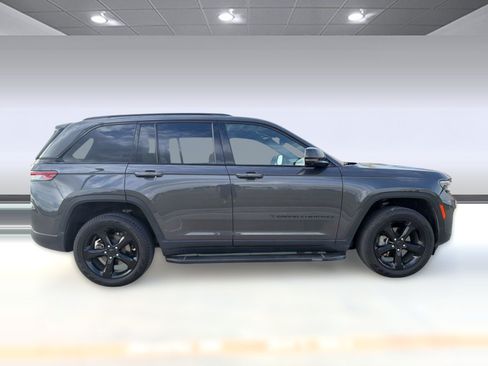 Used 2024 Jeep Grand Cherokee Limited w/ Luxury Tech Group II AWD/4WD image 8