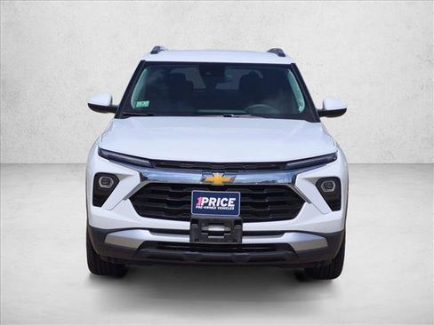Used 2025 Chevrolet TrailBlazer LT AWD/4WD image 2