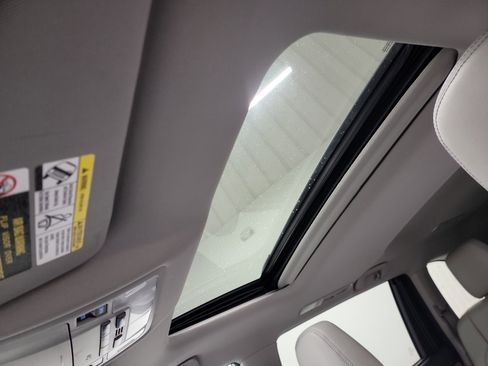 Used 2017 Toyota Highlander XLE image 24