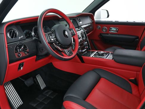 Used 2023 Rolls-Royce Cullinan Black Badge w/ Dark Exterior Package image 26