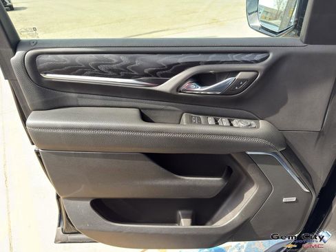 Used 2023 GMC Yukon XL Denali AWD/4WD image 34