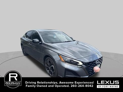 Used 2023 Nissan Altima 2.5 SR w/ SR Premium Package AWD/4WD image 3
