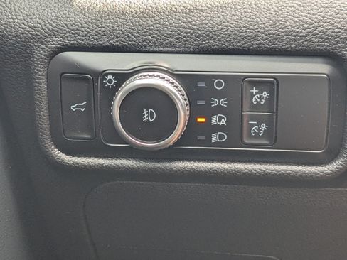 Used 2023 Ford Explorer XLT w/ Equipment Group 202A RWD image 27