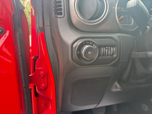Used 2021 Jeep Wrangler Unlimited Sahara AWD/4WD image 17