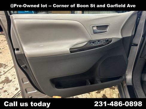 Used 2015 Toyota Sienna XLE w/ XLE Navigation Package AWD/4WD image 15
