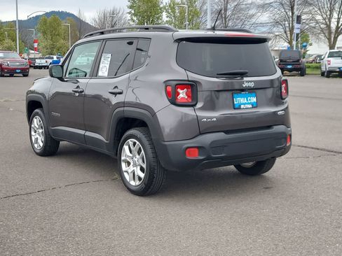 Used 2017 Jeep Renegade Latitude w/ Popular Equipment Group image 12