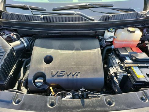 Used 2021 Chevrolet Traverse LT FWD image 21
