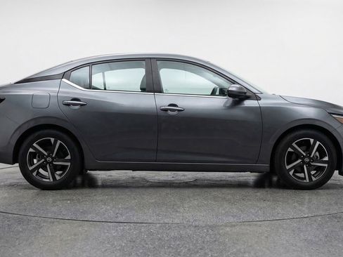 Used 2025 Nissan Sentra SV FWD image 11