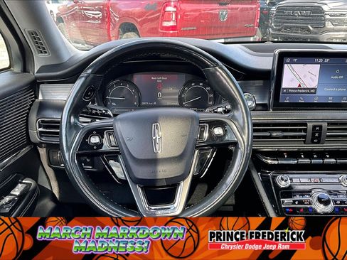 Used 2022 Lincoln Corsair Standard w/ Premium Package image 5