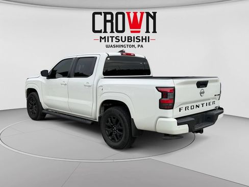 Used 2023 Nissan Frontier SV w/ Midnight Edition Package AWD/4WD image 5