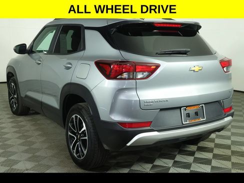 Used 2025 Chevrolet TrailBlazer LT AWD/4WD image 4