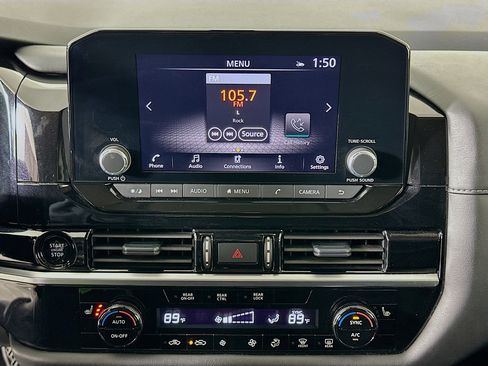 Used 2025 Nissan Pathfinder SV image 23