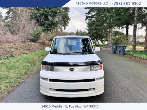 Used 2005 Scion xB Hatchback 4D image 8