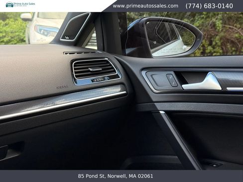 Used 2017 Volkswagen Golf 4-Door AWD/4WD image 20