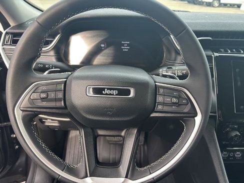 Used 2024 Jeep Grand Cherokee L Laredo image 16