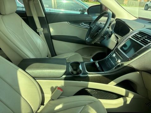 Used 2019 Lincoln Nautilus Reserve w/ Cargo Utility Package FWD image 17