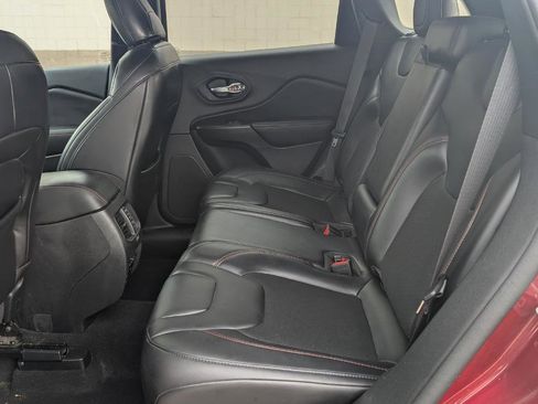 Used 2020 Jeep Cherokee Trailhawk w/ Cold Weather Group AWD/4WD image 8