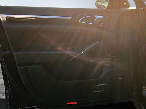 Used 2017 Porsche Cayenne Platinum Edition image 19