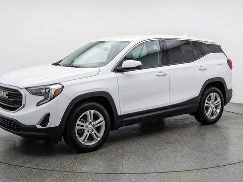 Used 2024 GMC Terrain SLE FWD image 3
