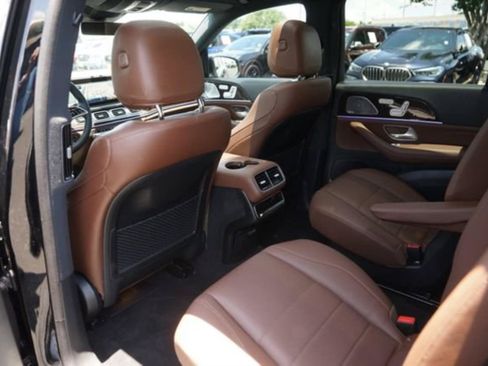 Used 2025 Mercedes-Benz GLS 450 4MATIC image 12
